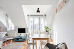 Relax Into Loft Living At A Light-Filled City Escape
